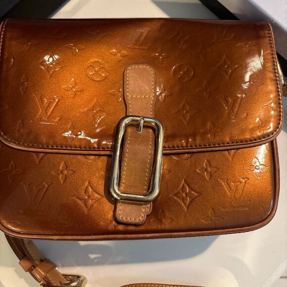 LOUIS VUITTON CHRISTIE VERNIS CROSSBODY - Picture 6 of 6